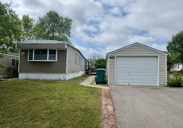 1st image of 143 Judith Dr, Chaska, MN 55318 | MLS# 7133272