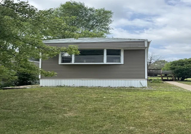 Photo 3 of Single family home for sale at 143 Judith Dr, Chaska, MN 55318 | MLS# 7133272 | Listing updated on 2026-08-26