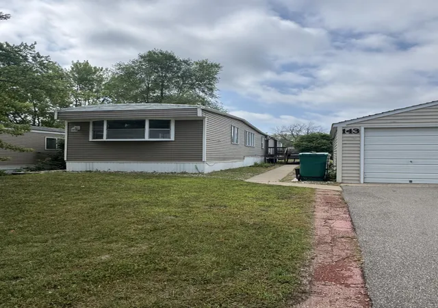 Photo 3 of Single family home for sale at 143 Judith Dr, Chaska, MN 55318 | MLS# 7133272 | Listing updated on 2026-09-25