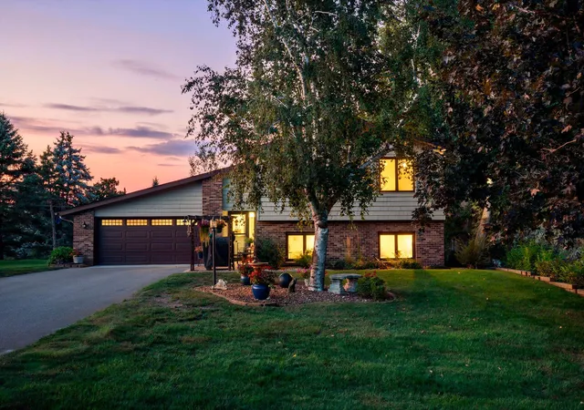 Photo 1 of Sale Pending at 25870 Skyline Cir, Elko New Market, MN 55020 | MLS# 7133275 | Listing updated on 2026-09-19
