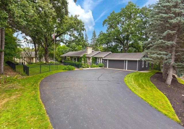 Photo 2 of Sale Pending at 7030 Donlea Ln, Eden Prairie, MN 55346 | MLS# 7133298 | Listing updated on 2026-09-05