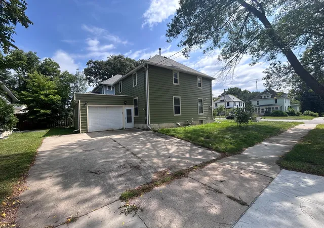Photo 3 of Single family home for sale at 903 1st St Se, Rochester, MN 55904 | MLS# 7133303 | Listing updated on 2026-08-26