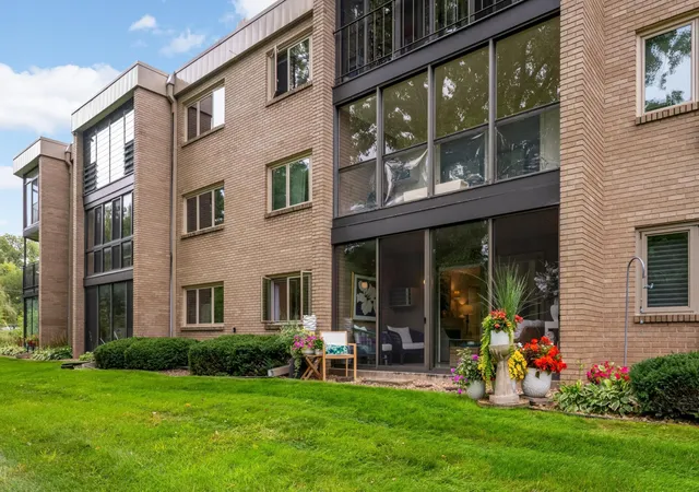 Photo 2 of Sale Pending at 4350 Brookside Ct #115, Edina, MN 55436 | MLS# 7133306 | Listing updated on 2026-10-07