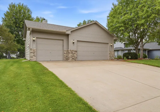Photo 3 of Single family home for sale at 9225 Queens Gdns, Brooklyn Park, MN 55443 | MLS# 7133308 | Listing updated on 2026-10-19
