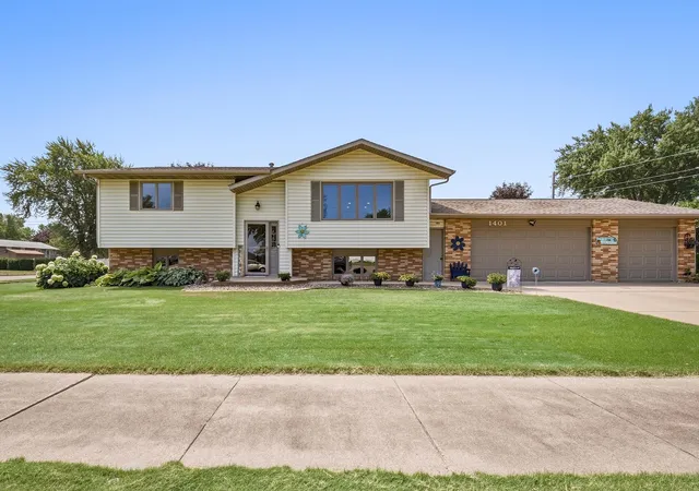 1st image of 1401 Dover St, Chippewa Falls, WI 54729 | MLS# 7133332