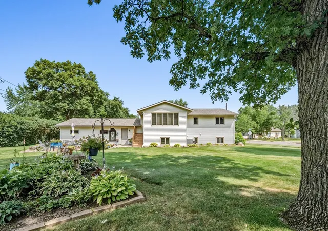 3rd image of 1401 Dover St, Chippewa Falls, WI 54729 | MLS# 7133332