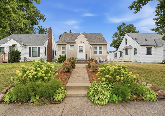Single family home for sale at 1238 Grotto St N, Saint Paul, MN 55117 | MLS# 7133342