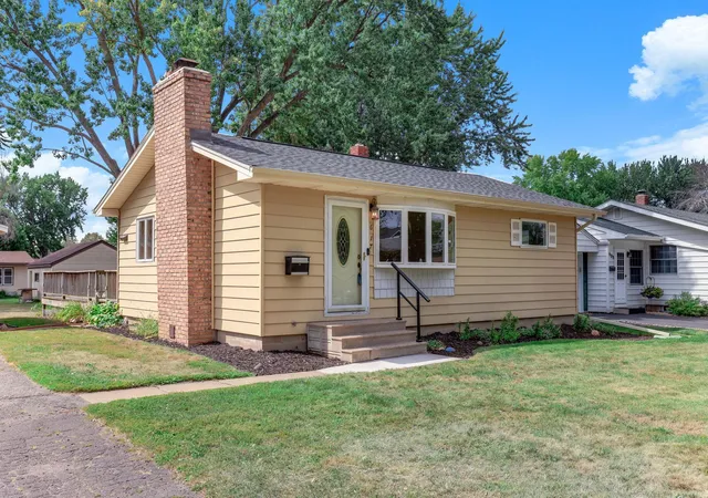 Photo 2 of Single family home for sale at 617 E Lincoln Rd, New Richmond, WI 54017 | MLS# 7133349 | Listing updated on 2026-08-31