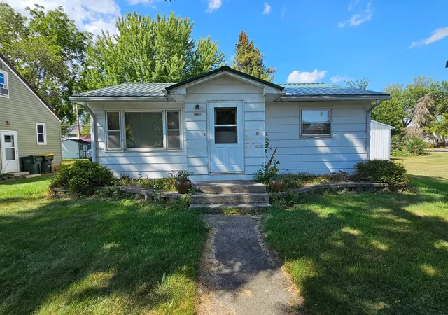 1st image of 204 5th Ave W, Lamberton, MN 56152 | MLS# 7133367