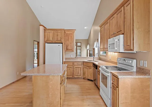 5th image of 198 Thompson Ave E, West Saint Paul, MN 55118 | MLS# 7133374
