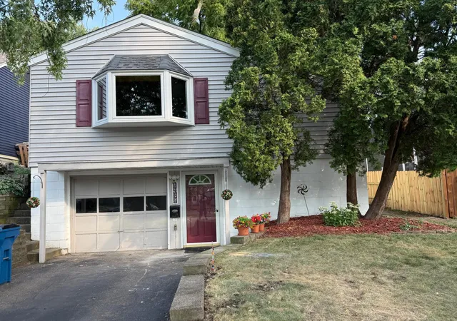Photo 3 of Single family home for sale at 2762 Mcnair Dr N, Robbinsdale, MN 55422 | MLS# 7133424 | Listing updated on 2026-09-13