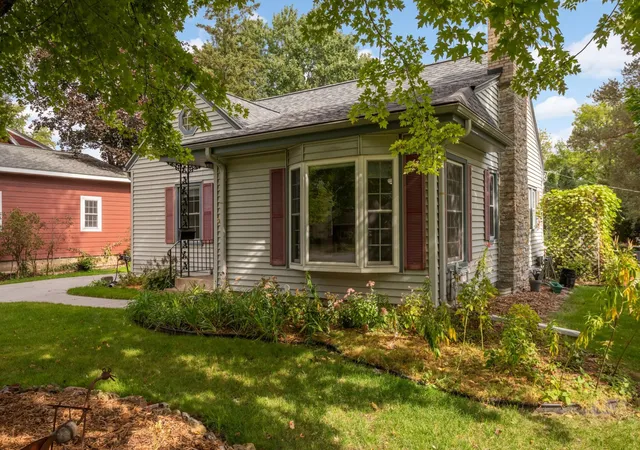 Photo 2 of Single family home for sale at 1784 Dunlap St N, Saint Paul, MN 55113 | MLS# 7133438 | Listing updated on 2026-10-04