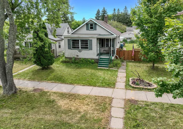 Photo 1 of Single family home for sale at 718 Broadway St, Superior, WI 54880 | MLS# 7133465 | Listing updated on 2026-10-03