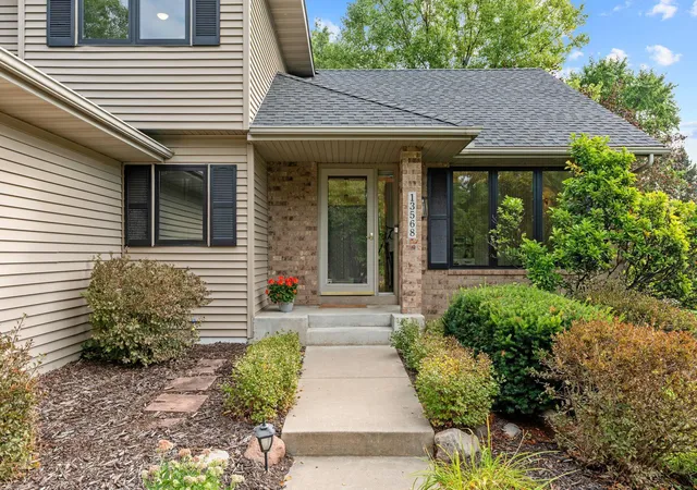 Photo 2 of Sale Pending at 13568 Flint Ln, Apple Valley, MN 55124 | MLS# 7133466 | Listing updated on 2026-09-05