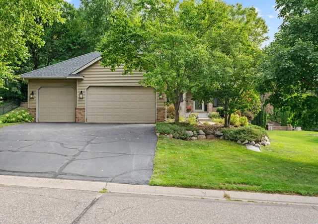 Photo 3 of Sale Pending at 13568 Flint Ln, Apple Valley, MN 55124 | MLS# 7133466 | Listing updated on 2026-09-05