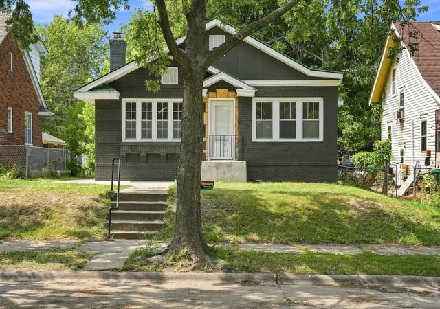2nd image of 3237 Sheridan Ave N, Minneapolis, MN 55412 | MLS# 7133472