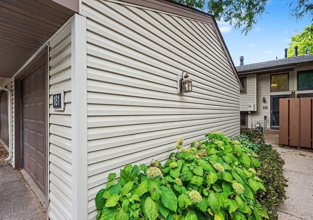 Photo 3 of Single family home for sale at 181 River Woods Ln, Burnsville, MN 55337 | MLS# 7133473 | Listing updated on 2026-10-14