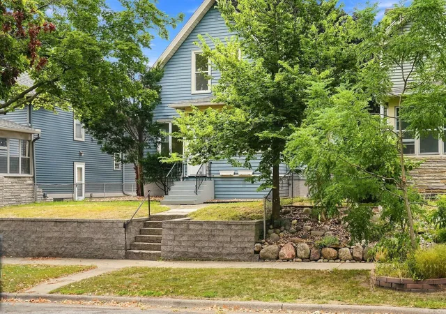 Photo 2 of Single family home for sale at 810 Van Buren Ave, Saint Paul, MN 55104 | MLS# 7133476 | Listing updated on 2026-08-31