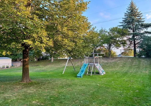 Photo 3 of Single family home for sale at 1283 Creekside Dr, Waconia, MN 55387 | MLS# 7133518 | Listing updated on 2026-09-25