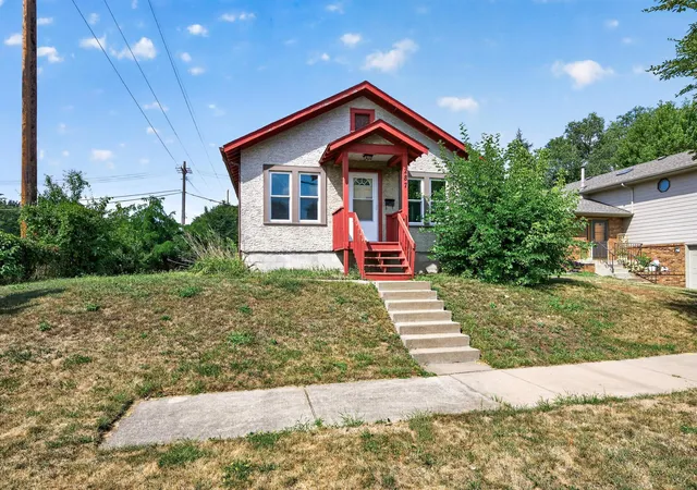 Single family home for sale at 287 Duke St, Saint Paul, MN 55102 | MLS# 7133521