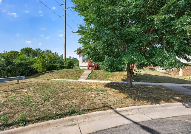 Photo 3 of Single family home for sale at 287 Duke St, Saint Paul, MN 55102 | MLS# 7133521 | Listing updated on 2026-08-30