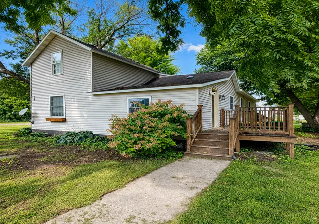 Photo 1 of Single family home for sale at 212 W Grant St, Ceylon, MN 56121 | MLS# 7133529 | Listing updated on 2026-09-08