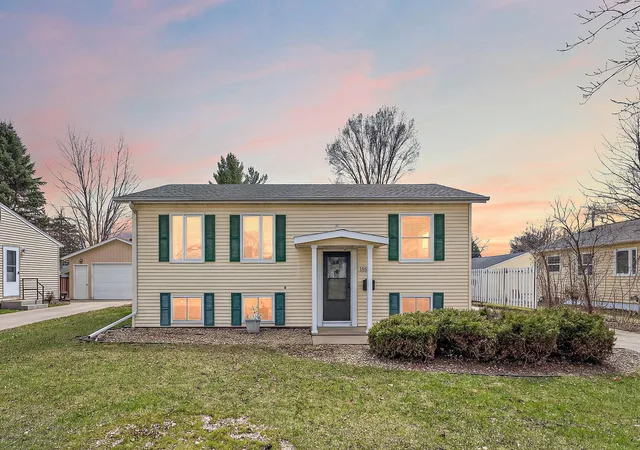 1st image of 1866 38th St Nw, Rochester, MN 55901 | MLS# 7133531