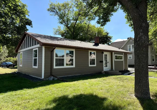 Photo 2 of Single family home for sale at 131 N Drury St, Redwood Falls, MN 56283 | MLS# 7133539 | Listing updated on 2026-10-12
