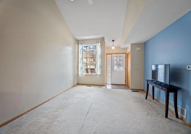 4th image of 2462 Oakridge Cir, Hudson, WI 54016 | MLS# 7133552