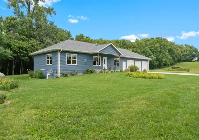 Photo 3 of Single family home for sale at 40970 35 St, Janesville, MN 56048 | MLS# 7133560 | Listing updated on 2026-08-31