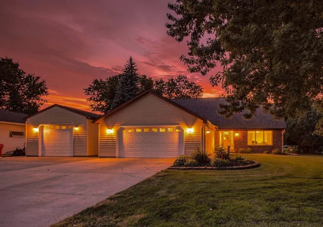 Photo 3 of Single family home for sale at 2000 9th St Sw, Austin, MN 55912 | MLS# 7133610 | Listing updated on 2026-09-03