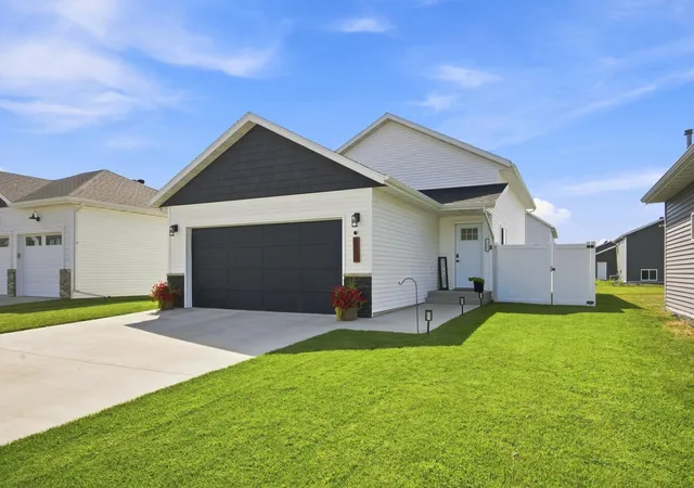Photo 1 of Single family home for sale at 7223 27th St S, Fargo, ND 58104 | MLS# 7133633 | Listing updated on 2026-09-12