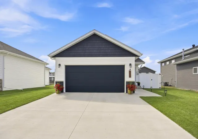Photo 2 of Single family home for sale at 7223 27th St S, Fargo, ND 58104 | MLS# 7133633 | Listing updated on 2026-09-12