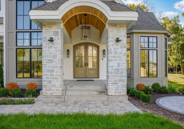 Photo 2 of Mansion for sale at 285 North Shore Dr, Minnetrista, MN 55364 | MLS# 7133643 | Listing updated on 2026-10-12