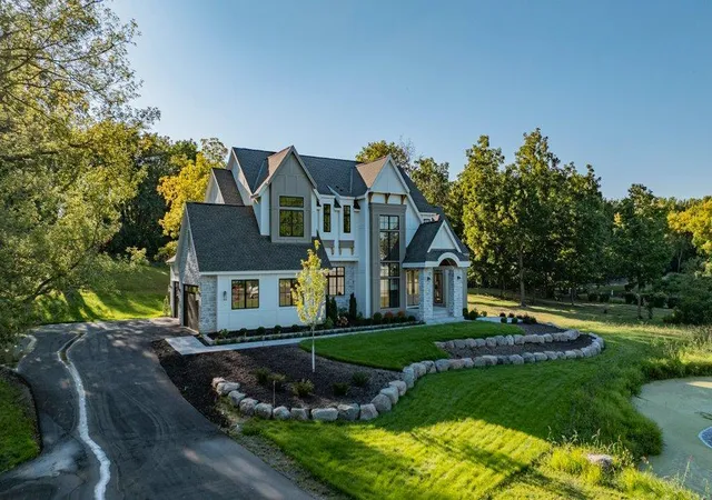 Photo 3 of Mansion for sale at 285 North Shore Dr, Minnetrista, MN 55364 | MLS# 7133643 | Listing updated on 2026-08-31