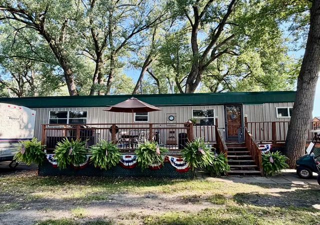 Photo 1 of Single family home for sale at 48470 Baileys Bay Rd, Big Stone City, SD 57216 | MLS# 7133647 | Listing updated on 2026-08-27