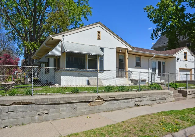 16th image of 2122 30th Ave N, Minneapolis, MN 55411 | MLS# 7133664