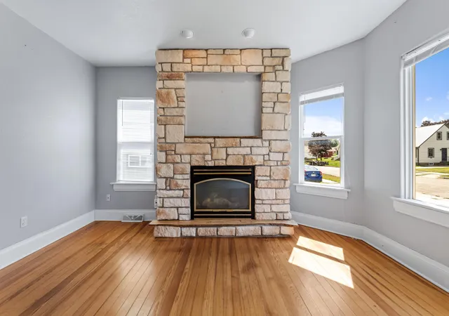 Photo 3 of Single family home for sale at 304 E Jefferson St, Caledonia, MN 55921 | MLS# 7133672 | Listing updated on 2026-08-27