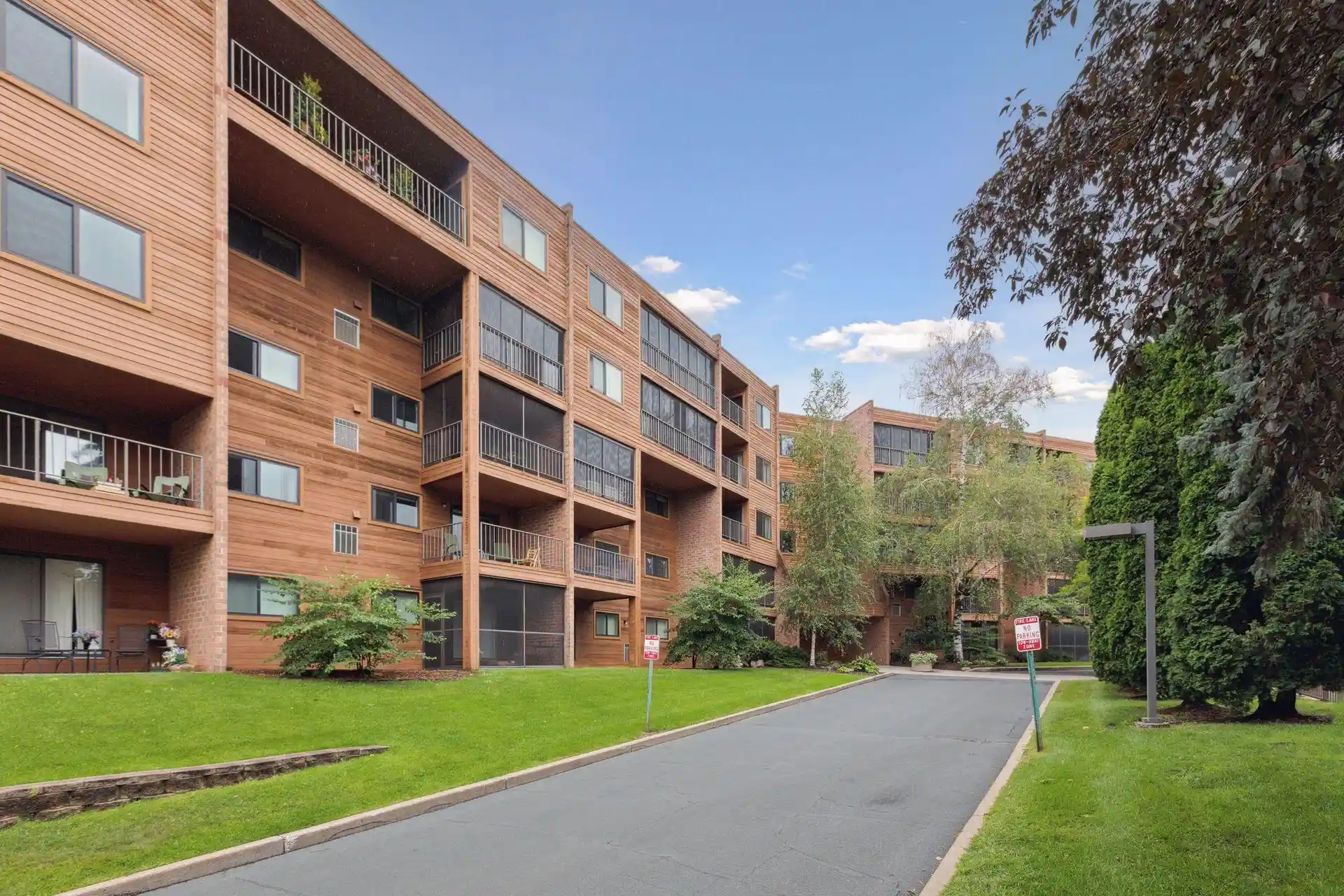 Listing Photo 2 - Condo for sale in 3320 Louisiana Ave S located at 3320 Louisiana Ave S, Saint Louis Park, MN 55426 - Unit #311