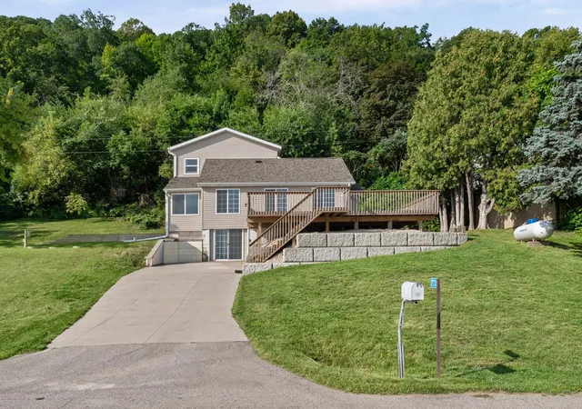 Photo 1 of Single family home for sale at 27317 Fern Glen Rd, Dakota, MN 55925 | MLS# 7133707 | Listing updated on 2026-08-27