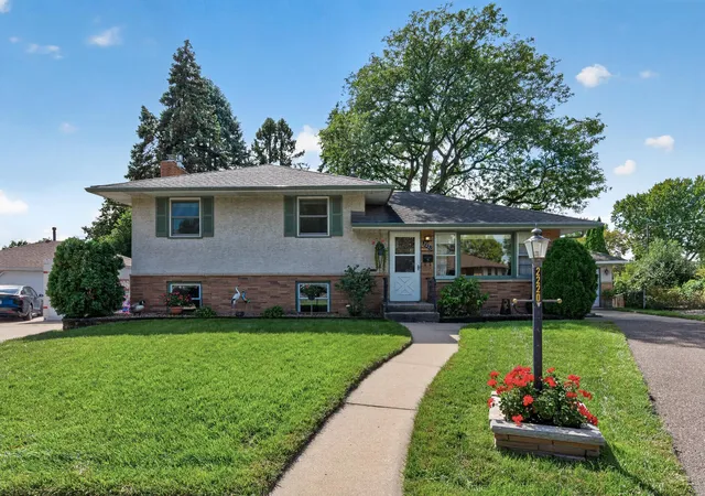 Photo 1 of Sale Pending at 2220 Cardinal Pl, Saint Paul, MN 55119 | MLS# 7133712 | Listing updated on 2026-10-15