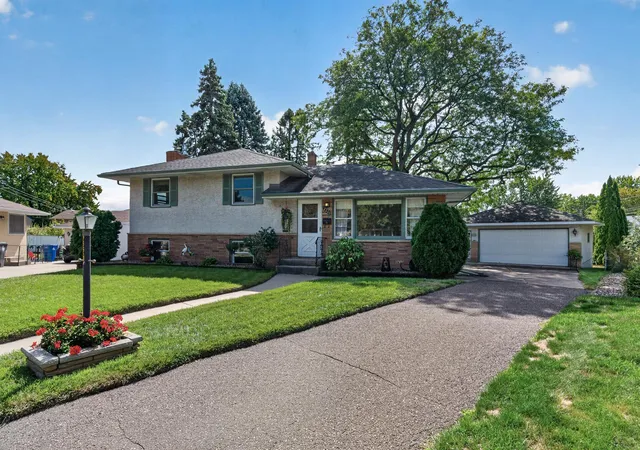 Photo 3 of Sale Pending at 2220 Cardinal Pl, Saint Paul, MN 55119 | MLS# 7133712 | Listing updated on 2026-10-15