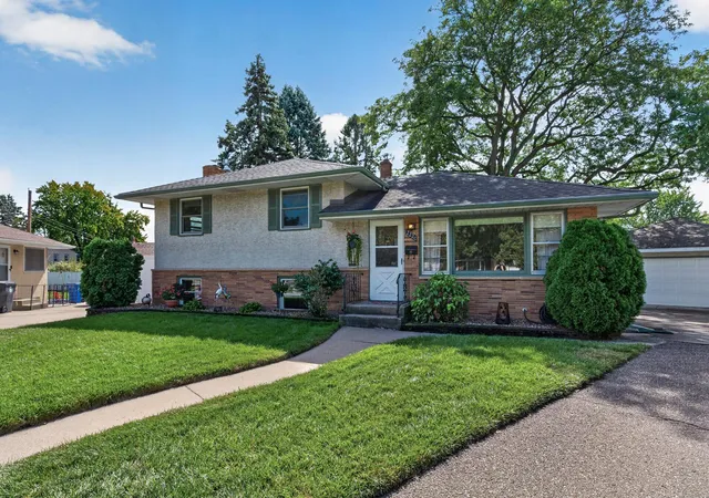 Photo 3 of Sale Pending at 2220 Cardinal Pl, Saint Paul, MN 55119 | MLS# 7133712 | Listing updated on 2026-10-15