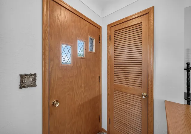 Photo 4 of Sale Pending at 2220 Cardinal Pl, Saint Paul, MN 55119 | MLS# 7133712 | Listing updated on 2026-10-15