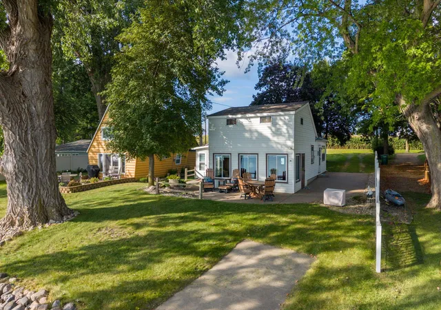 Photo 1 of Single family home for sale at 7014 Laura Ln, Saint Peter, MN 56082 | MLS# 7133716 | Listing updated on 2026-09-02