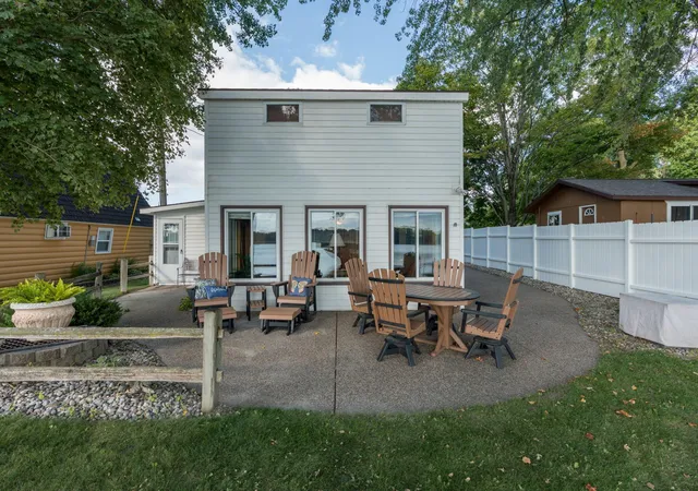 Photo 3 of Single family home for sale at 7014 Laura Ln, Saint Peter, MN 56082 | MLS# 7133716 | Listing updated on 2026-09-02