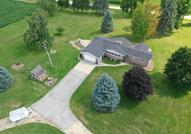 3rd image of 4900 42 Hwy Ne, Eyota, MN 55934 | MLS# 7133720