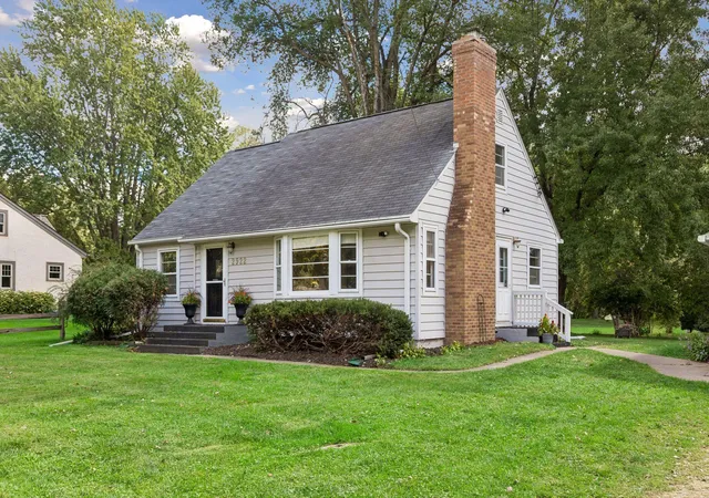Photo 3 of Single family home for sale at 2922 Old Hwy 8, Saint Paul, MN 55113 | MLS# 7133726 | Listing updated on 2026-09-29