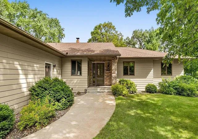 Photo 3 of Single family home for sale at 985 Juliet Wy, Avon, MN 56310 | MLS# 7133728 | Listing updated on 2026-08-27