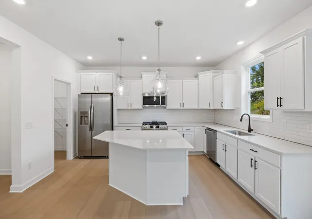 2nd image of 2584 Rock Elm Rd, Shakopee, MN 55379 | MLS# 7133784